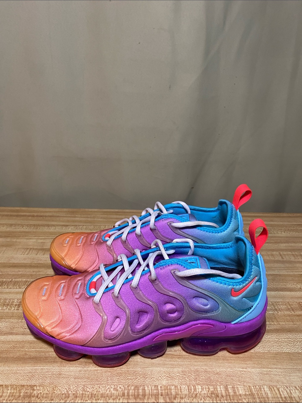 Nike Air VaporMax Plus Fuchsia Dream Bright Crimson Lifestyle Shoes Women’s 8.5